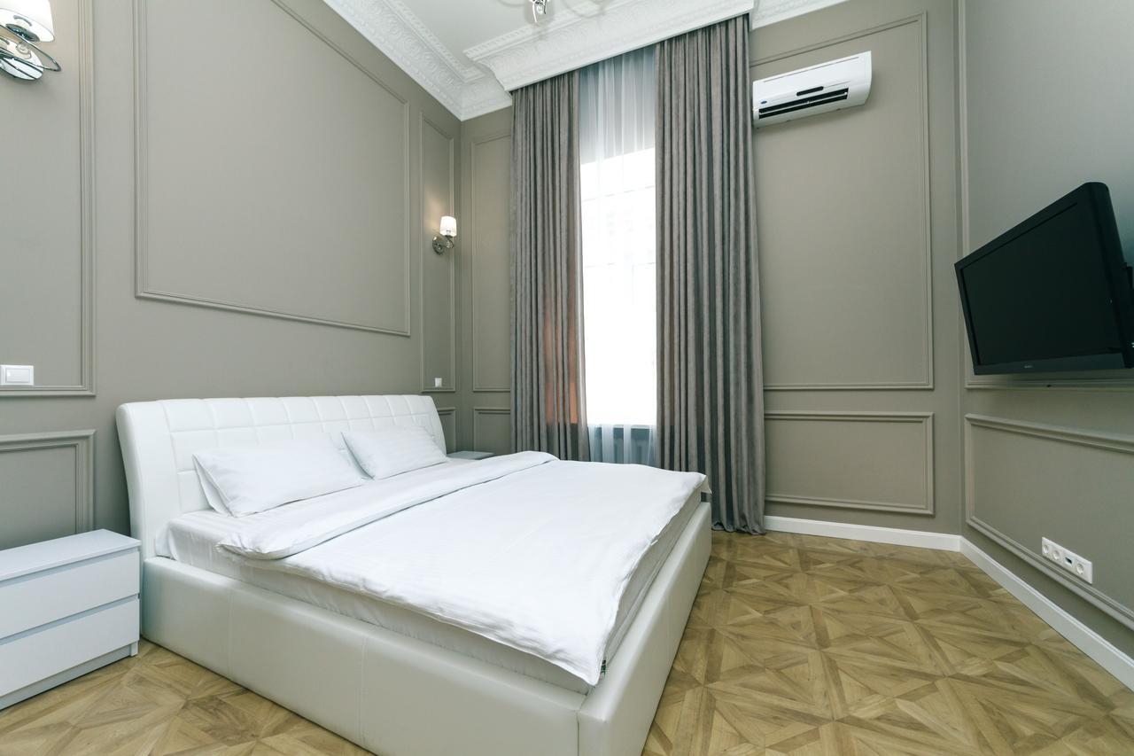 VIP apartment near Kreschatyk, 31а Pushkinska Street Kiev Exteriör bild