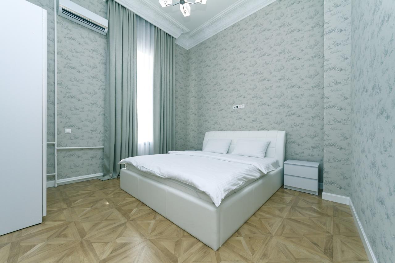 VIP apartment near Kreschatyk, 31а Pushkinska Street Kiev Exteriör bild