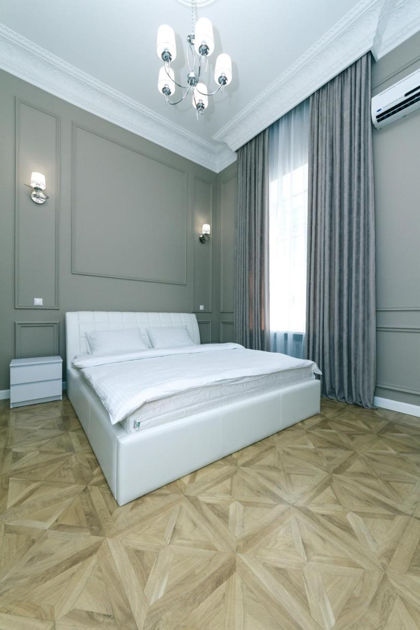 VIP apartment near Kreschatyk, 31а Pushkinska Street Kiev Exteriör bild